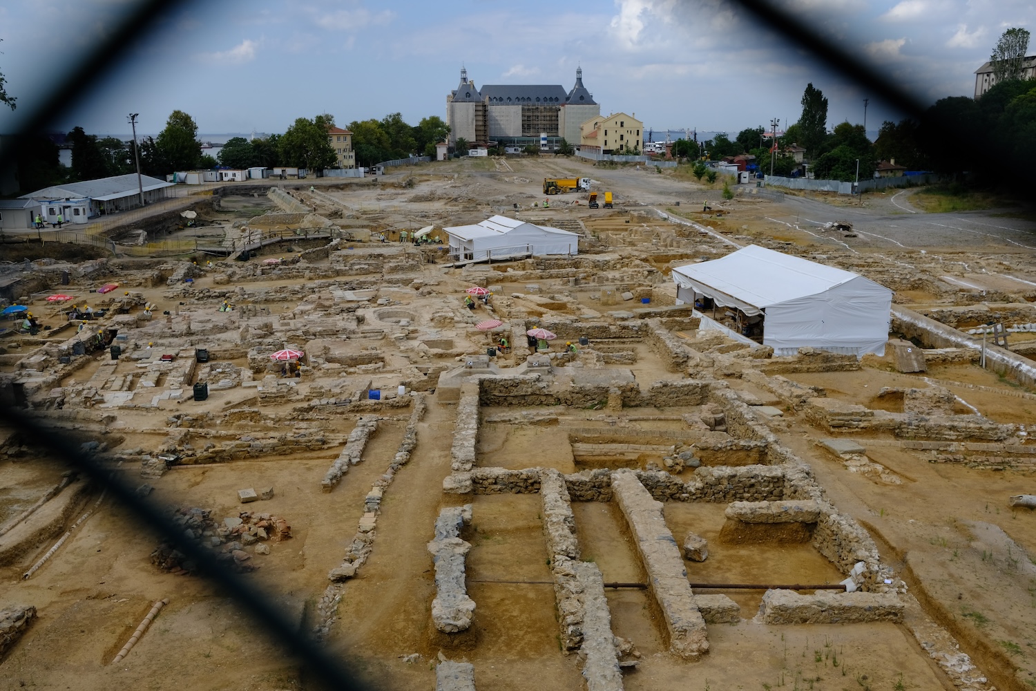 Scavi archeologici nella parte asiatica.