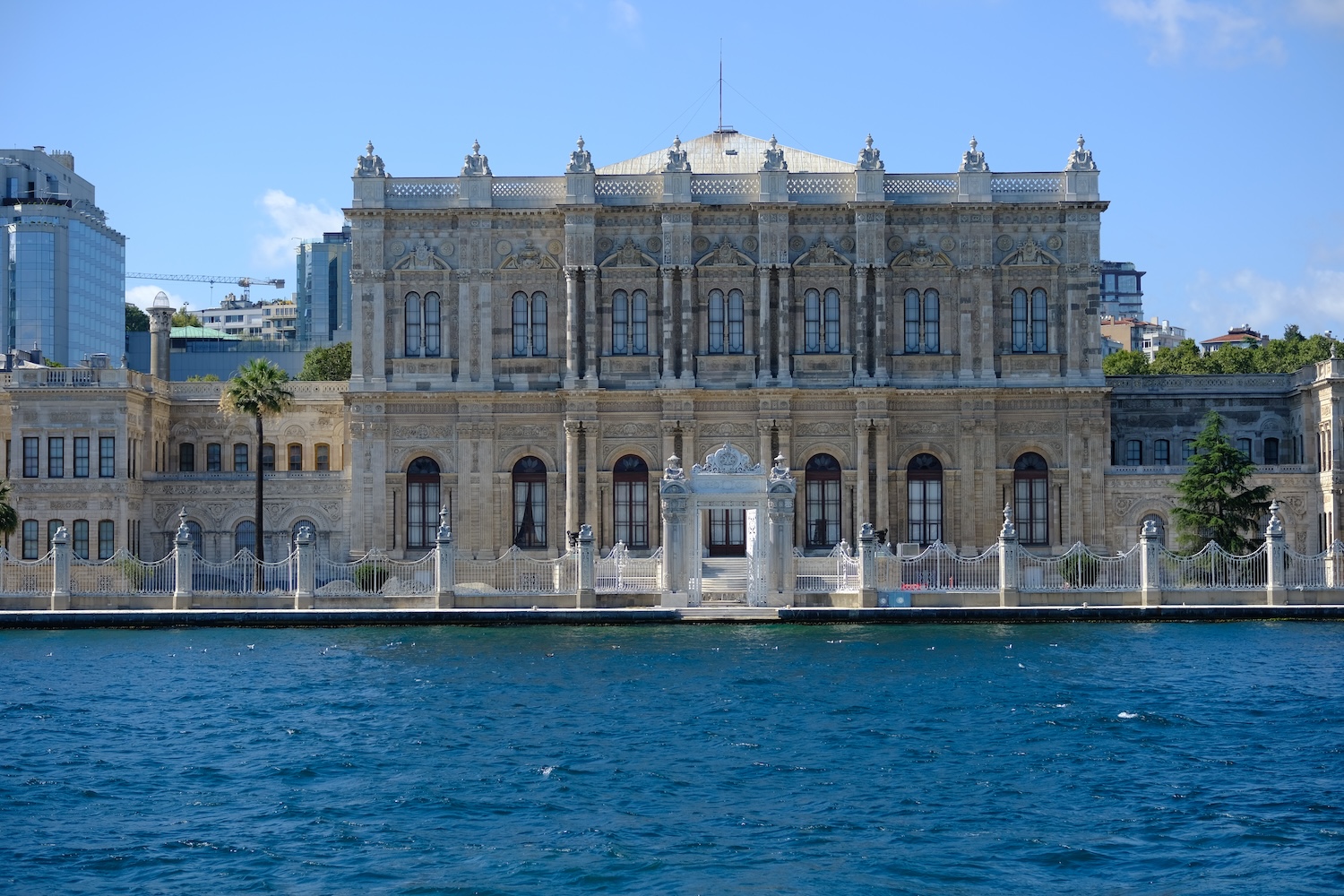 Il lussuoso palazzo Dolmabahce.