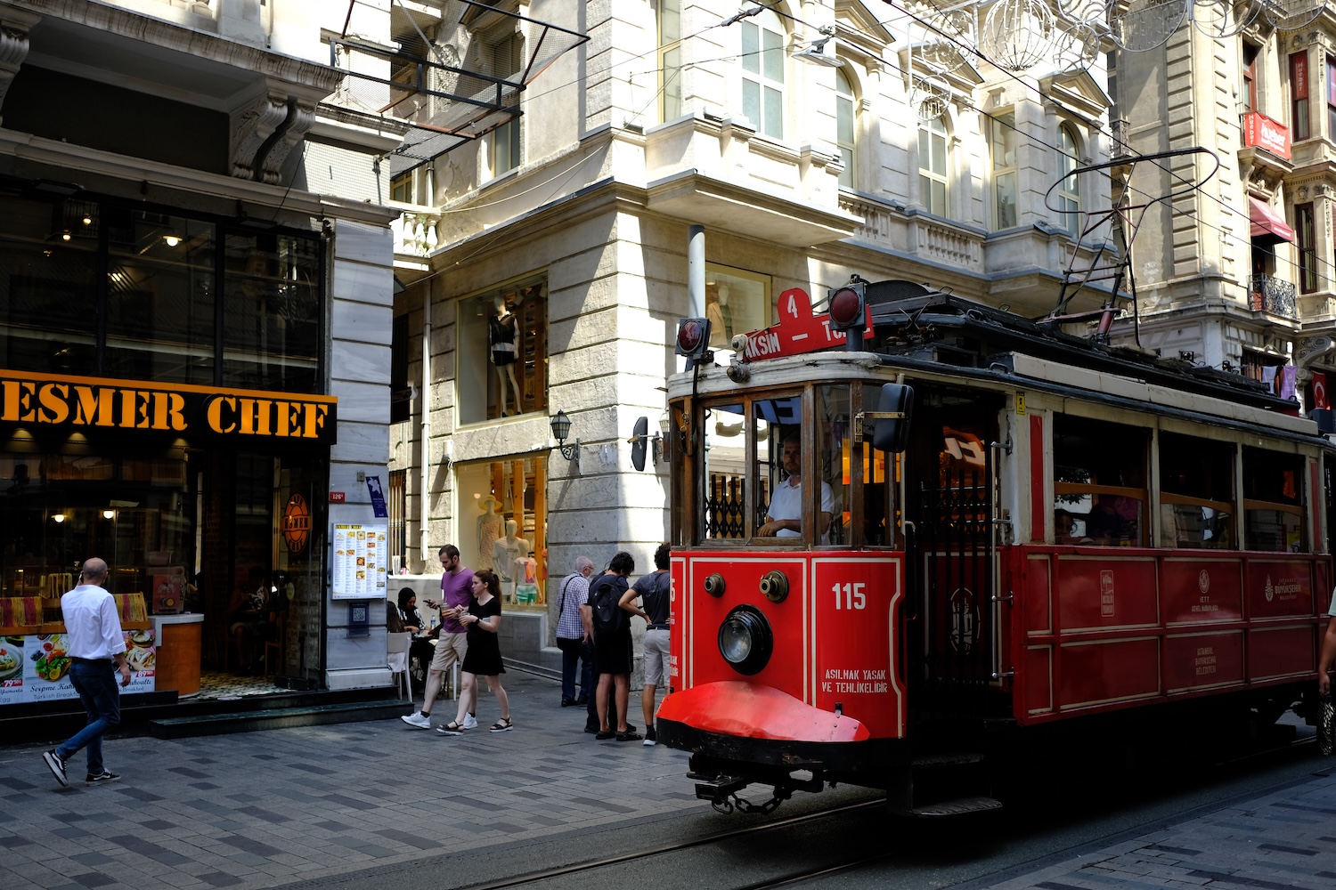 La storico tram che attraversa Istiklal.