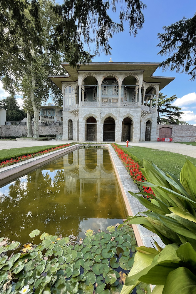 I giardini alla fine della quarta corte.