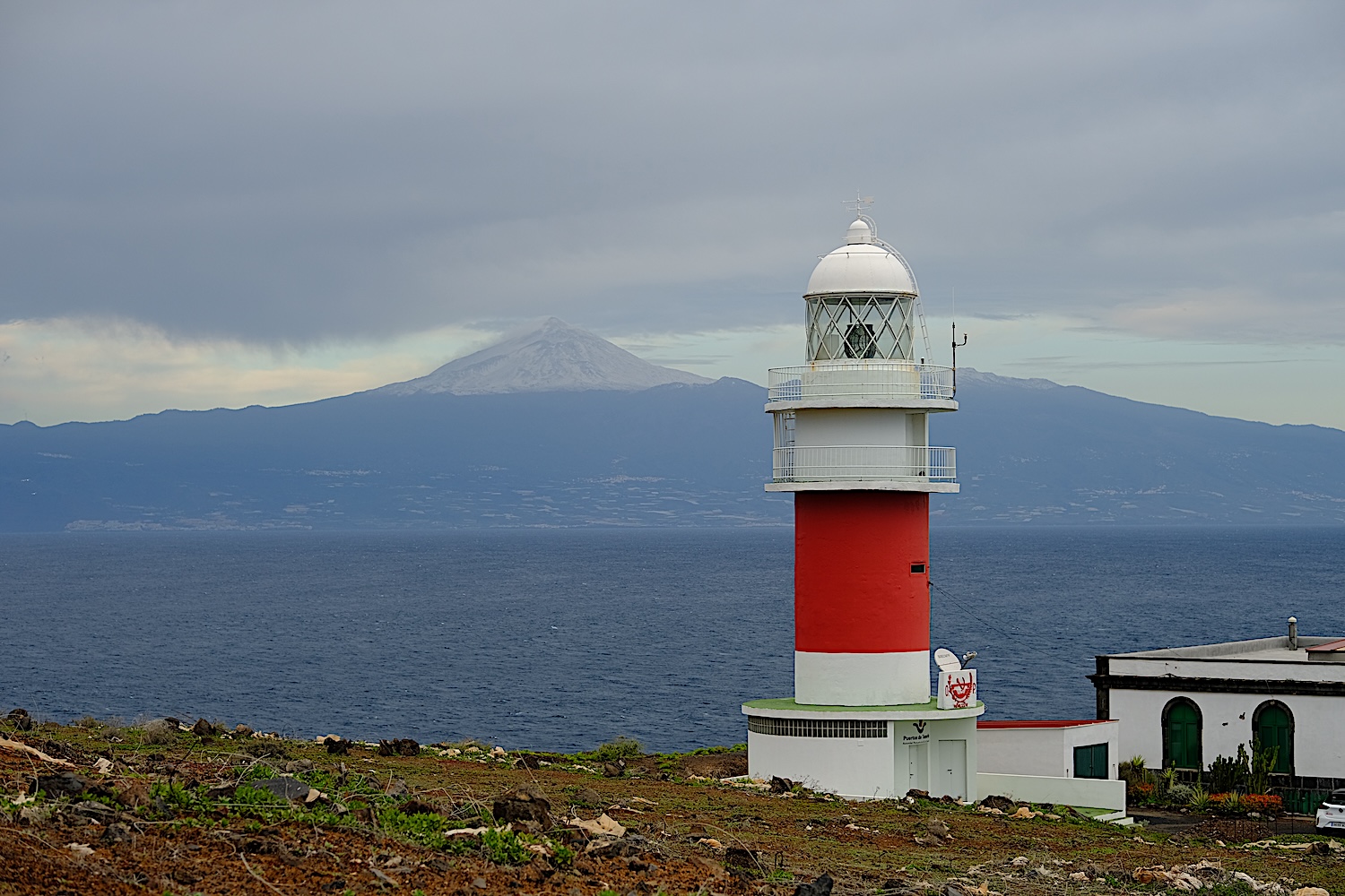 Vista sul Teide innevato.