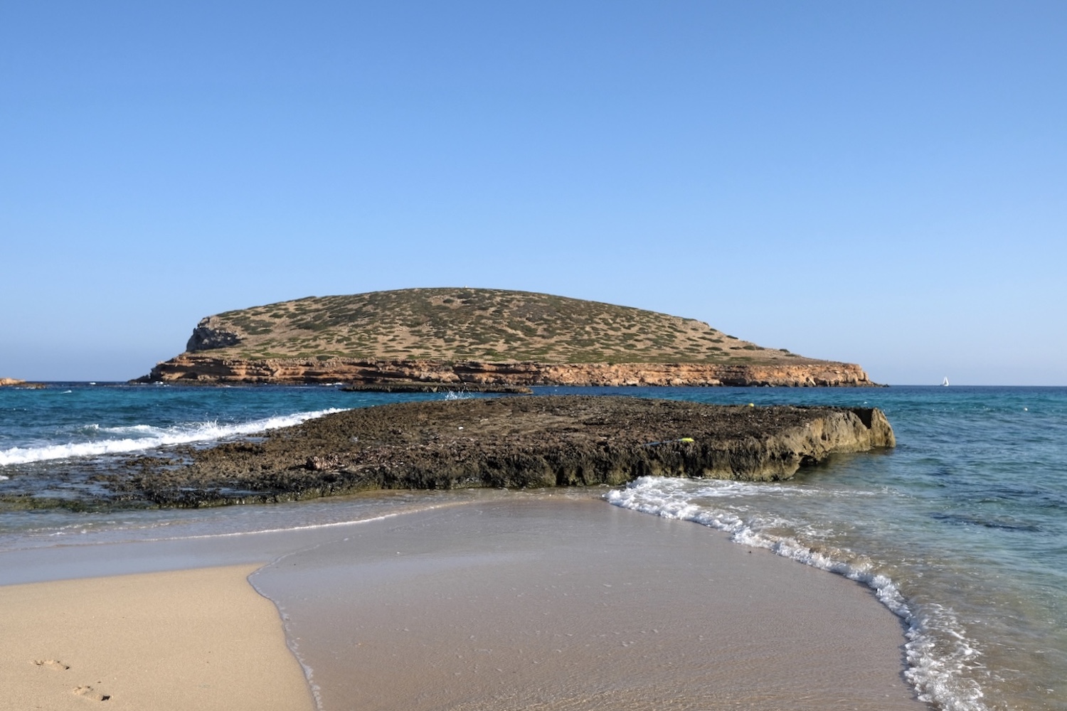 Cala Comte all'alba.