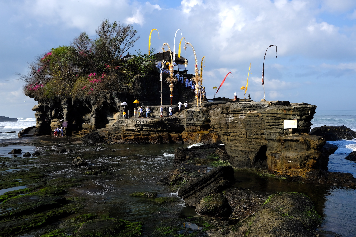 Il particolarissimo tempio Tanah Lot.