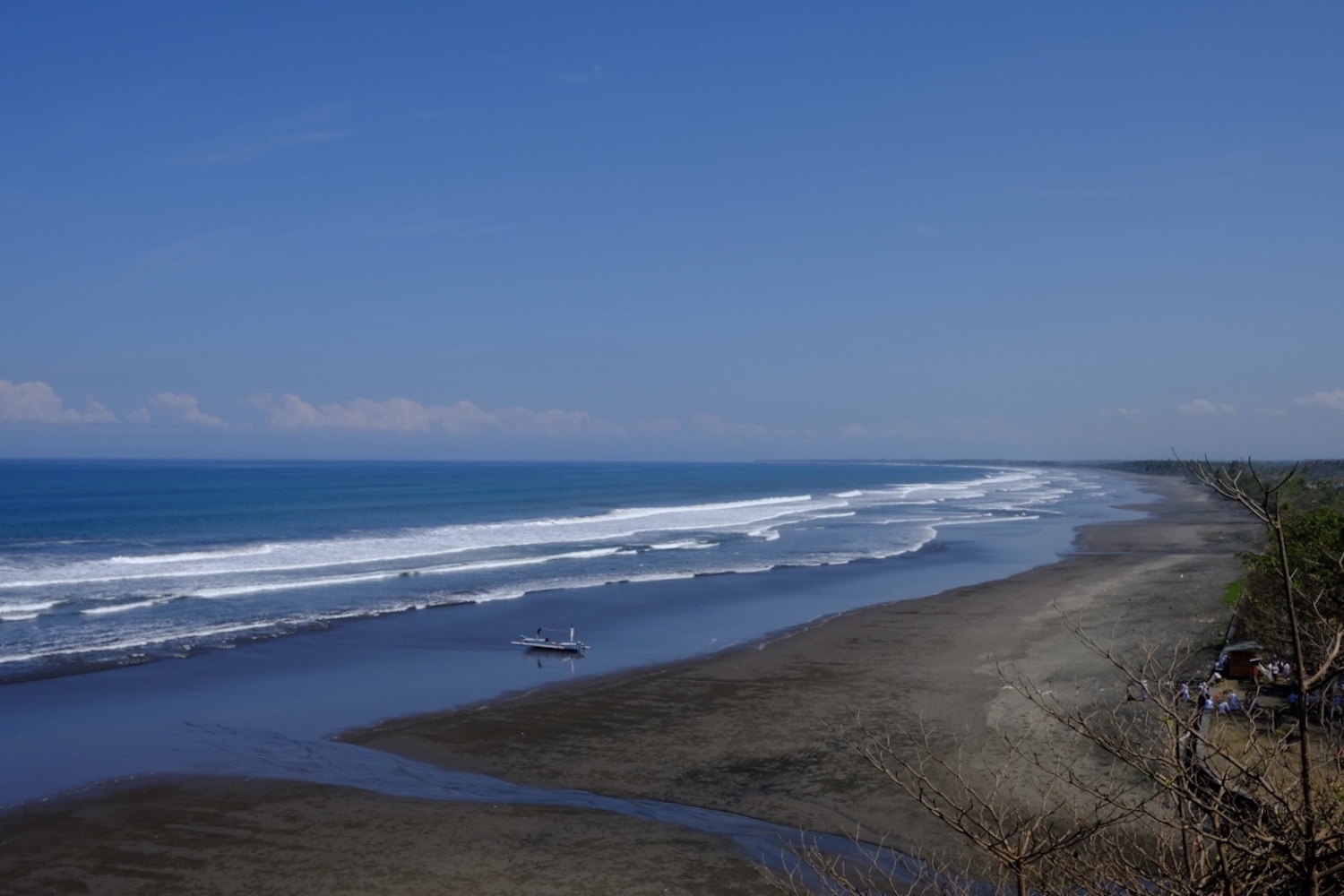 La spiaggia nera di Balian Beach.