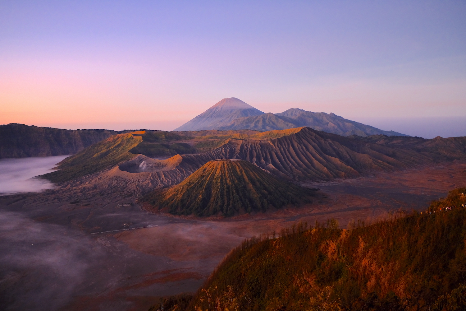 Alba sul parco nazionale del Bromo Tengger Semeru. 