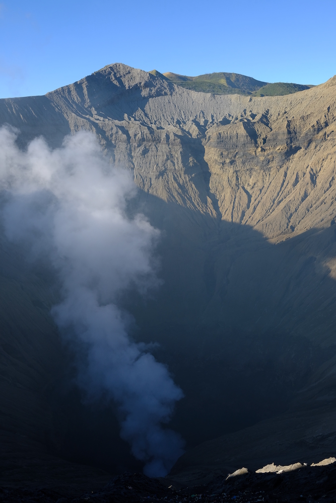 Il cratere fumante del Bromo.