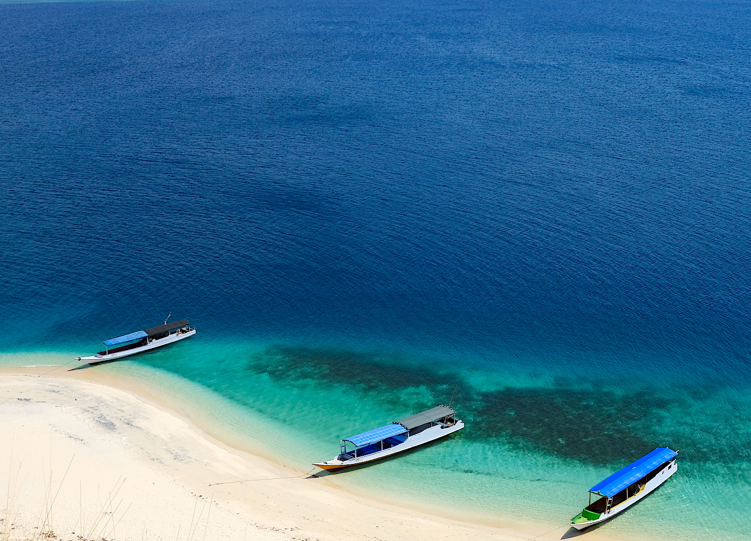 Anche qui, come nelle Komodo, i colori del mare sono meravigliosi!