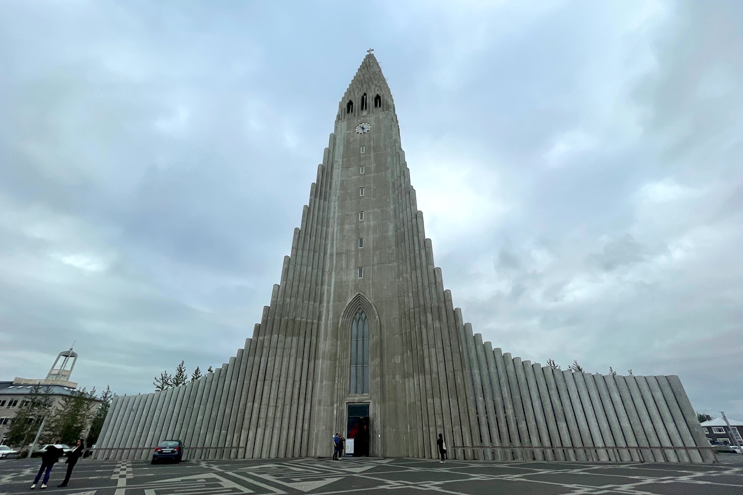 La chiesa luterana di Reykjavik Hallgrímskirkja ricorda le geometrie basaltiche che si trovano in Islanda.