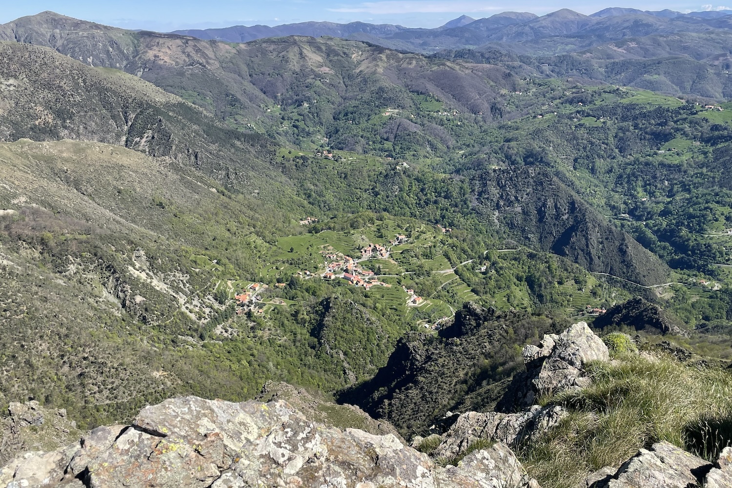 Panorama dal monte Tardia guardando verso nord.