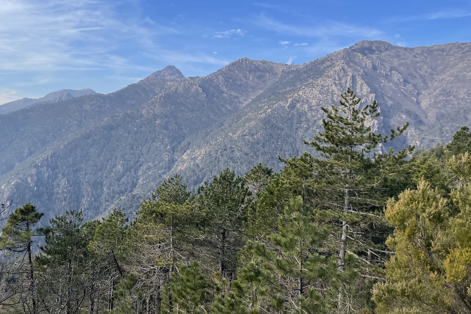 Sguardo sui monti del parco del Beigua.