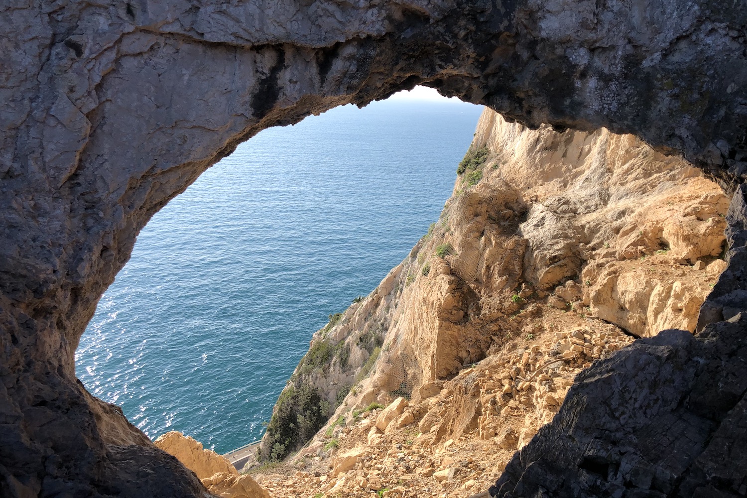 Vista mare dalla Grotta dei Falsari.