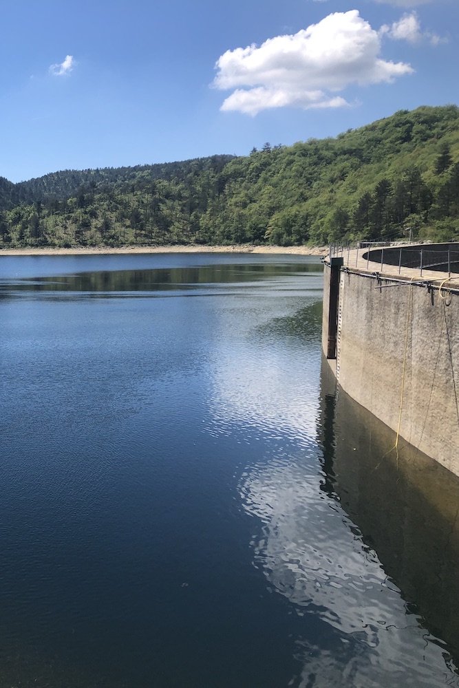 La diga dei laghi del Gorzente, vicino alla casa del custode.