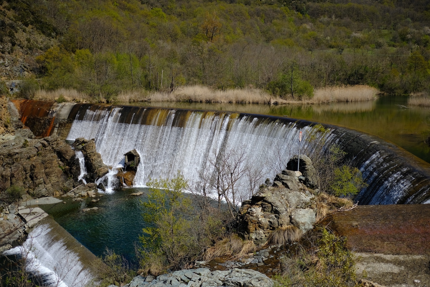 Il salto del lago Superiore della Lavagnina.