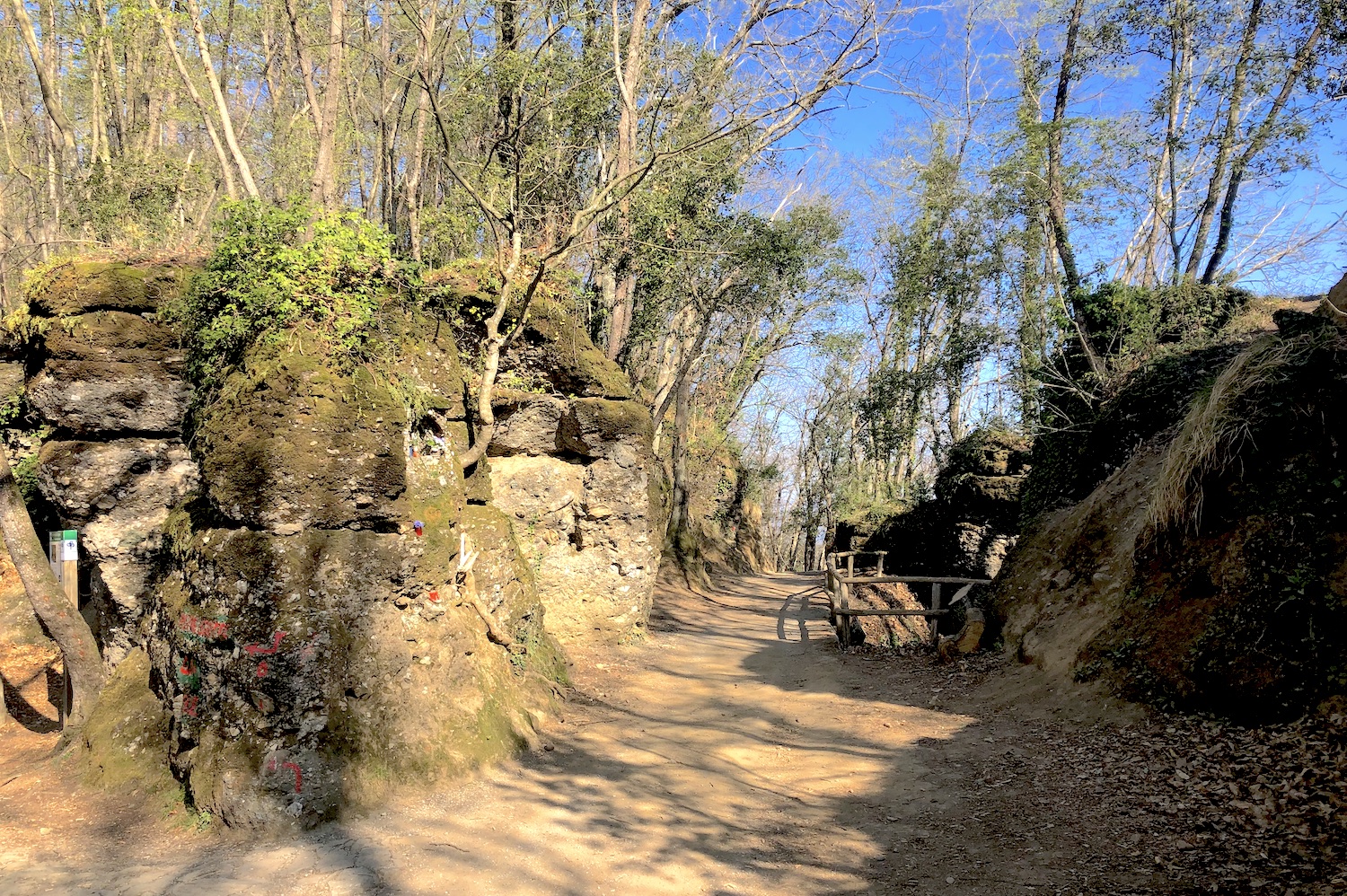 Pietre Strette, crocevia dei sentieri del parco di Portofino.