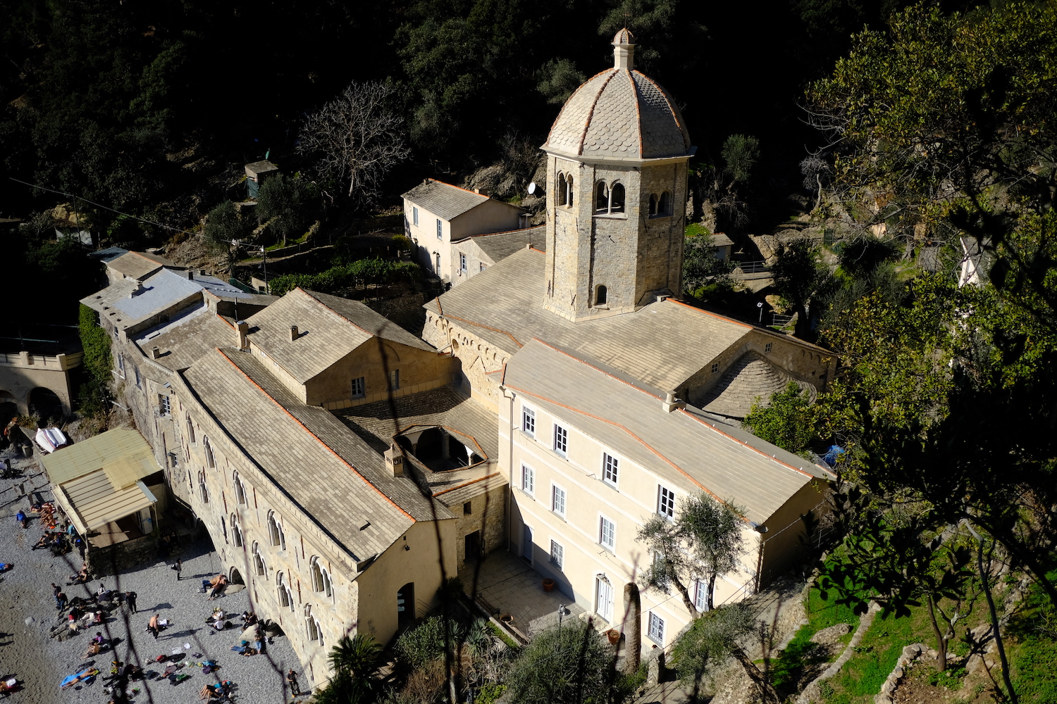 La meta della giornata: l'abbazia di San Fruttuoso, la perla del promontorio di Portofino.