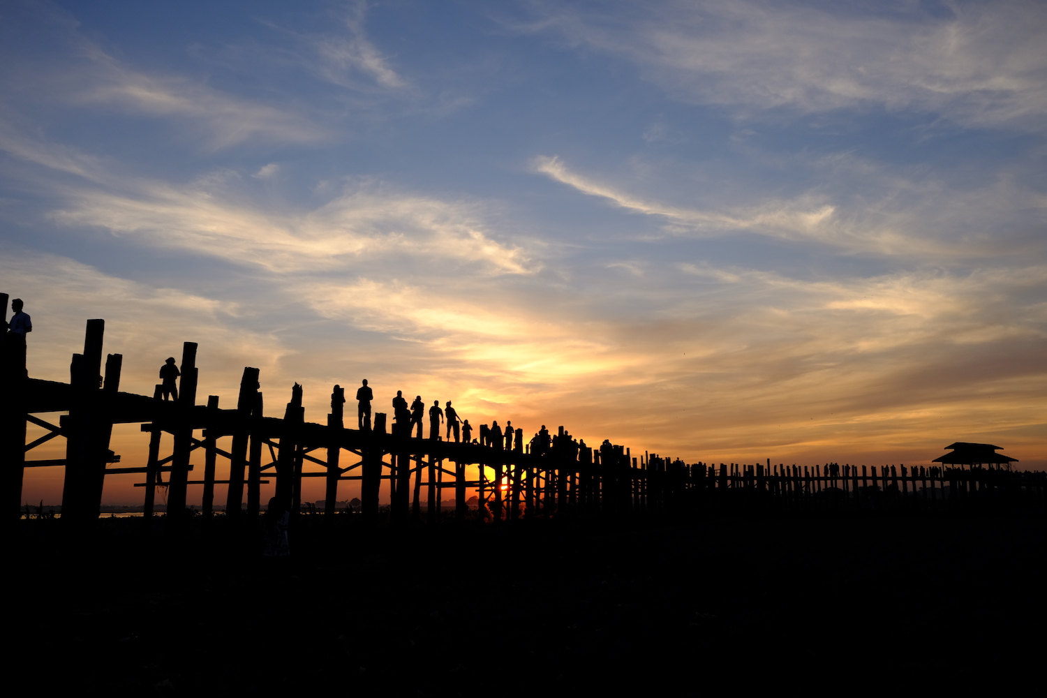 Tramonto dal celebre ponte di U Bein.