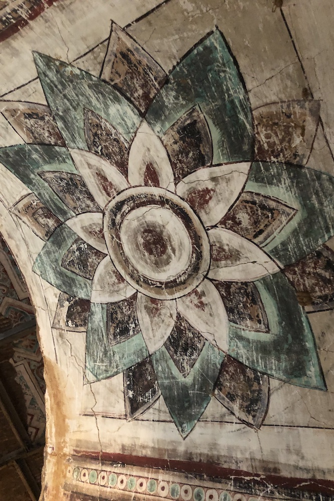 Meraviglioso affresco all'interno di una delle innumerevoli pagode di Bagan.