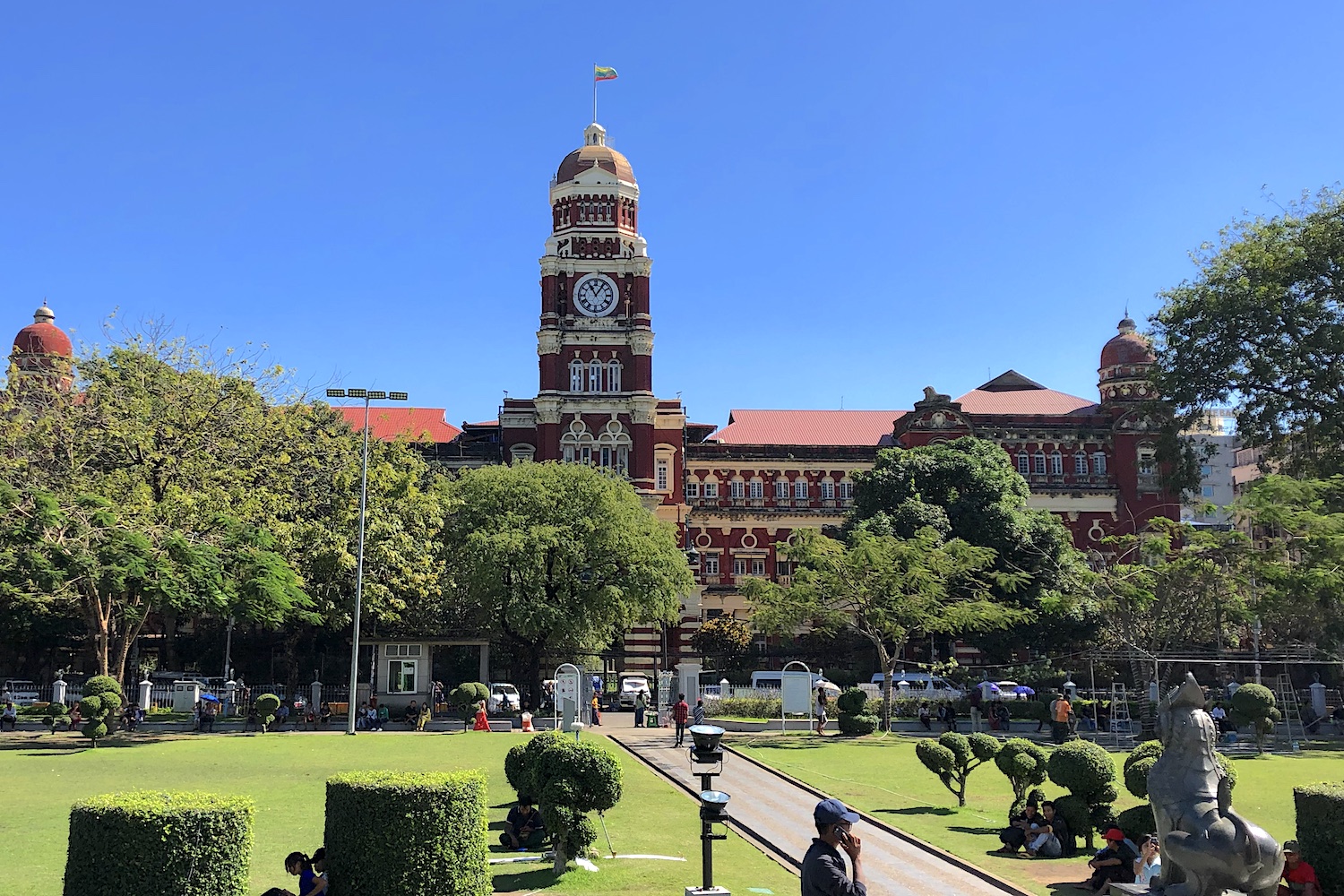 Giardini nel centro di Yangon.