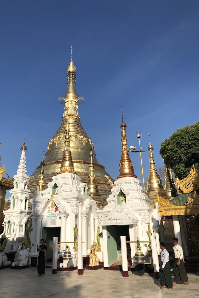 Gli Stupa ricoperti d'oro di Shwedagon.