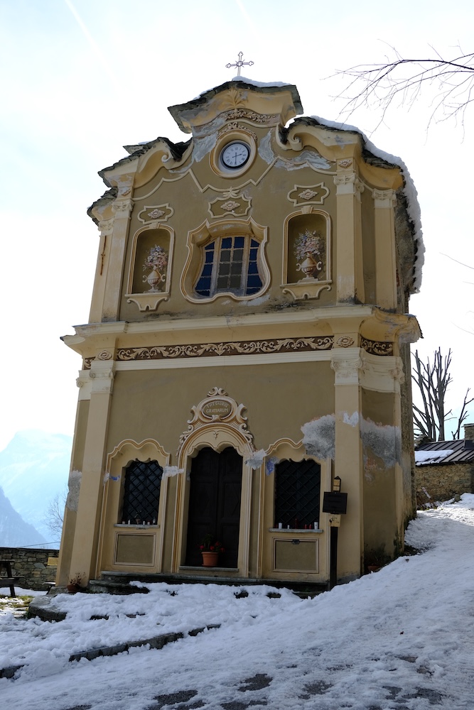 La chiesa di sant’Anna di Prea, unico esempio di barocco francese in tutto il Piemonte.