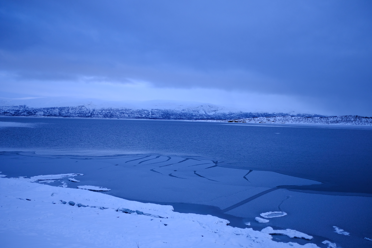 Il lago Torneträsk, nel parco nazionale di Abisko, è il sesto lago più grande della Svezia. 