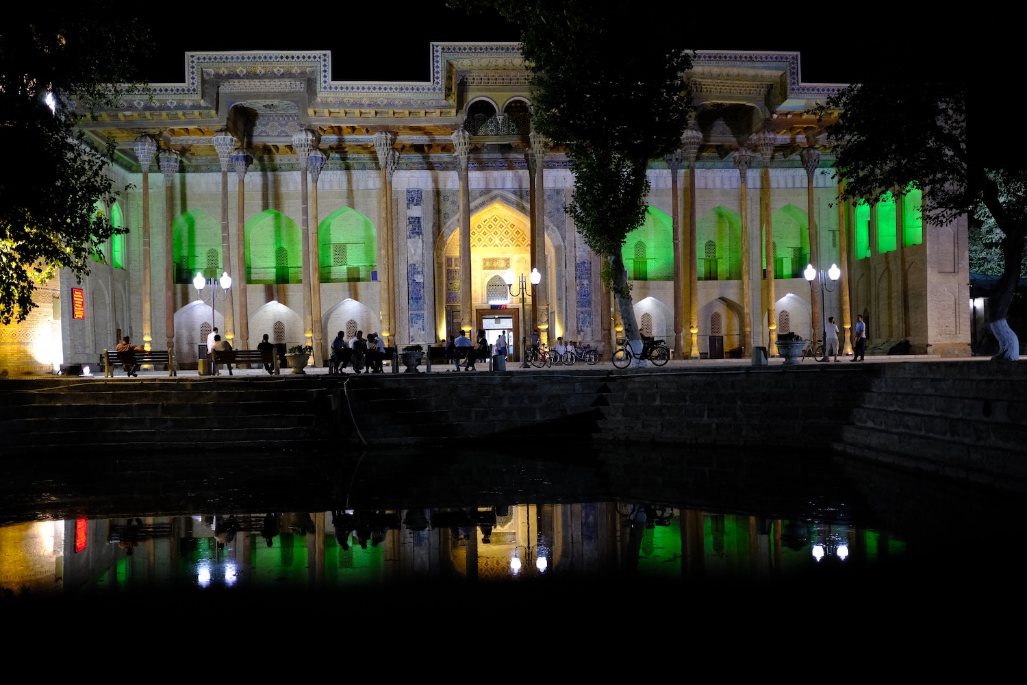 La moschea Bolo-Hauz, un tempo usata come luogo di culto dagli emiri.