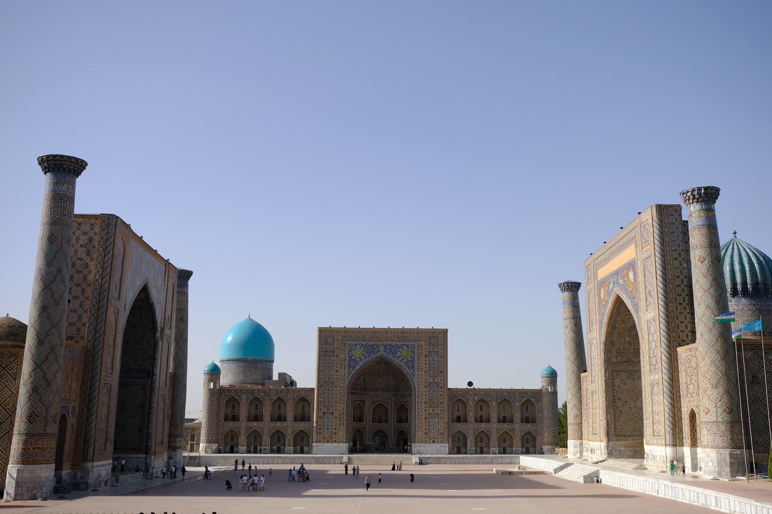 Piazza Registan di giorno.