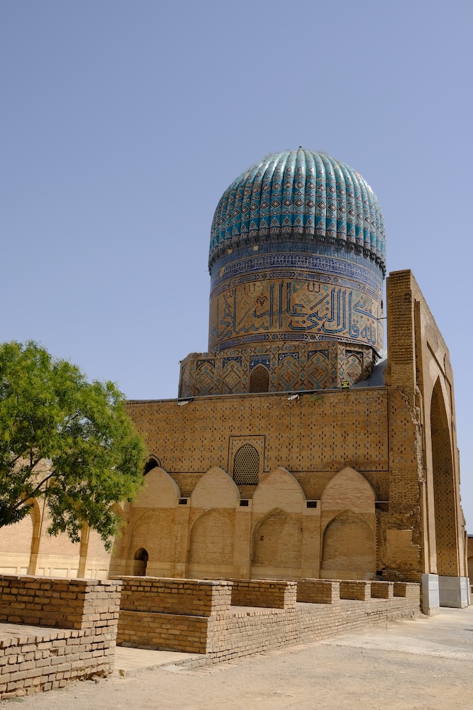 Come appare oggi la moschea, dopo il lungo e provvidenziale intervento ristrutturativo russo.